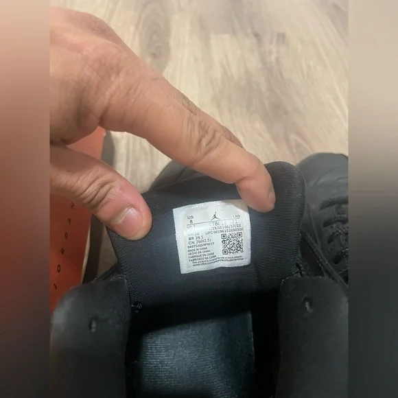 JORDAN 12 RETRO 'BLACK TAXI - Picture 4 of 6